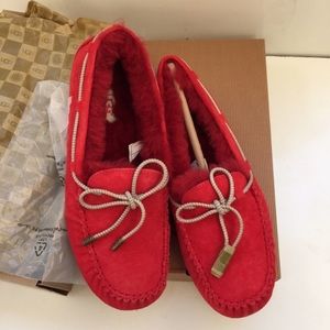 Ugg Dakota red moccasins